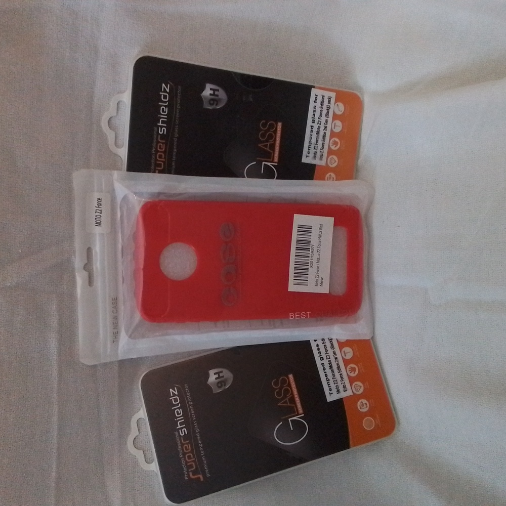 - Moto Z2 force supershieldz screen protector